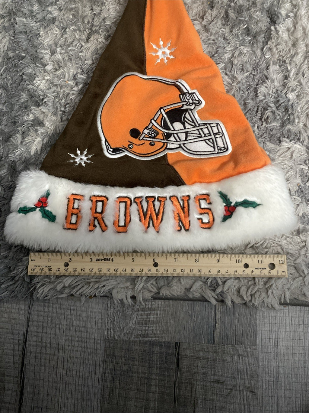 VTG, "CLEVELAND BROWNS," Brown/White NFL XMAS Cap, (12" x 16") Pre-Owned