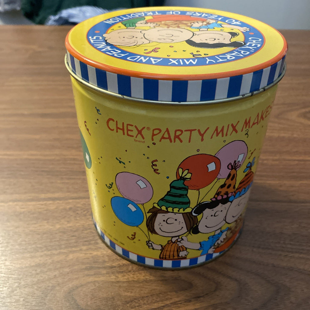 CHEX PEANUTS CHARLIE BROWN AND THE GANG 5" ROUND METAL TIN WITH LID Vintage