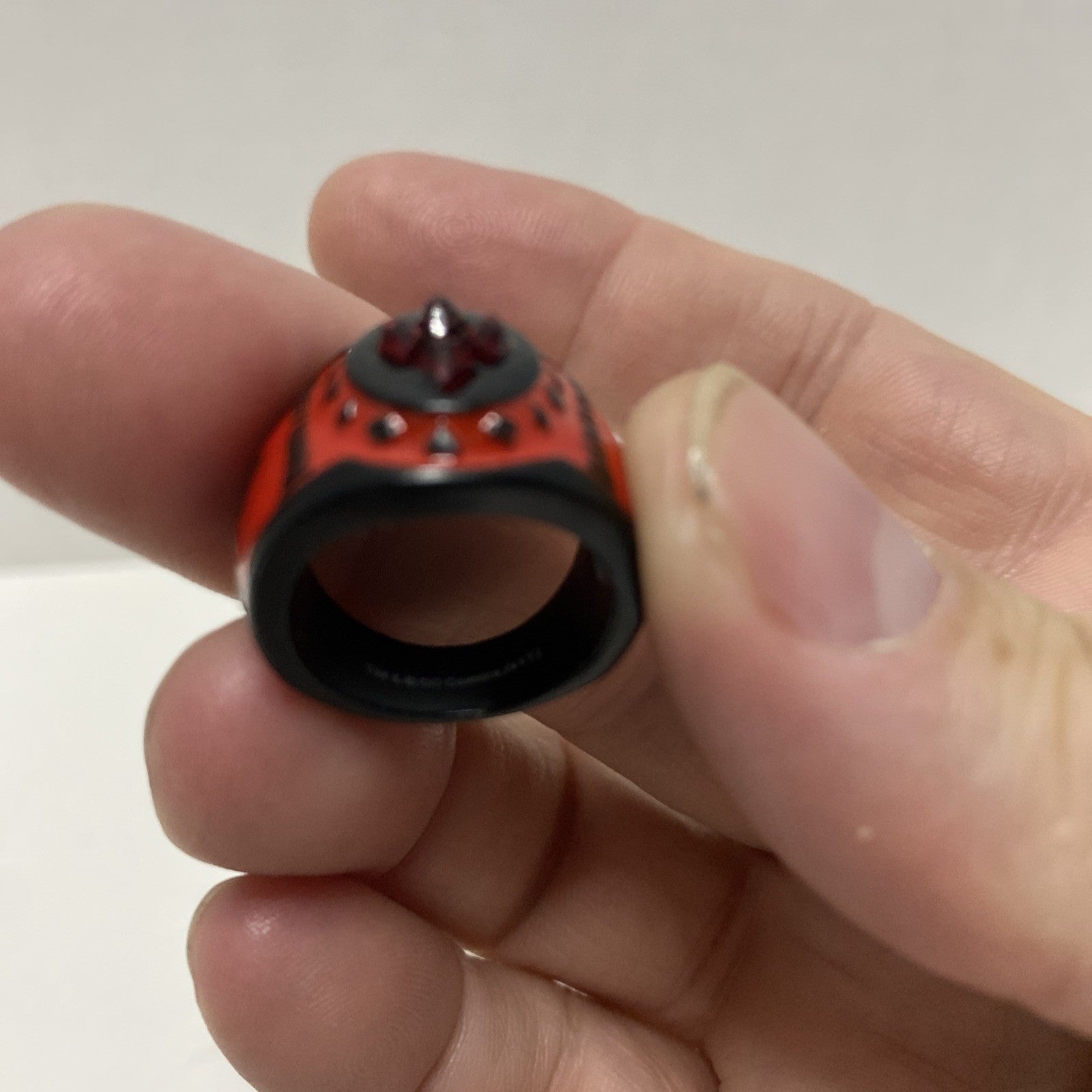 Harley Quinn Diamond Emblem Ring Red & Black Enamel TM & DC Comics 817 Fan