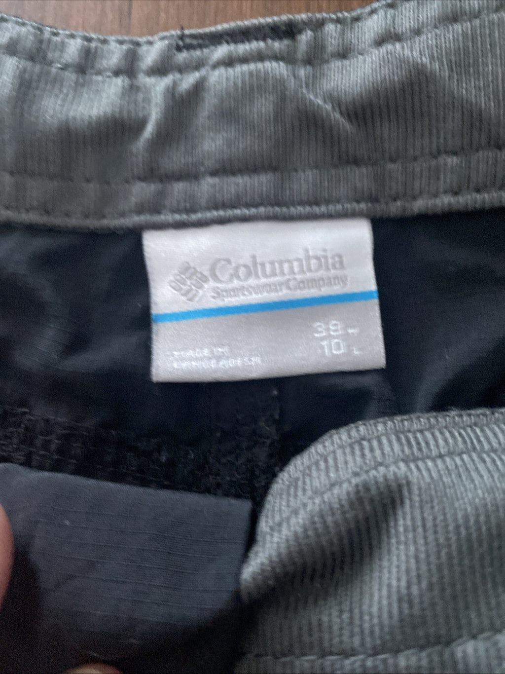 Columbia men’s cargo Shorts 38 inch waist 10 inch leg with belt