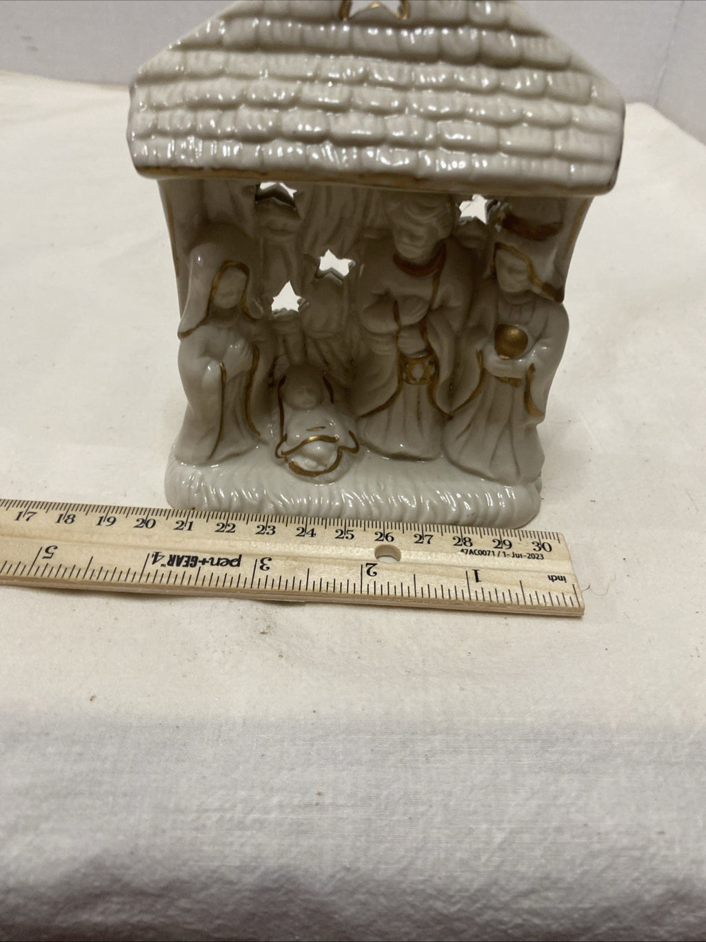 SMALL VINTAGE PORCELAIN NATIVITY SCENE 5" ONE CANDLE HOLDER #473