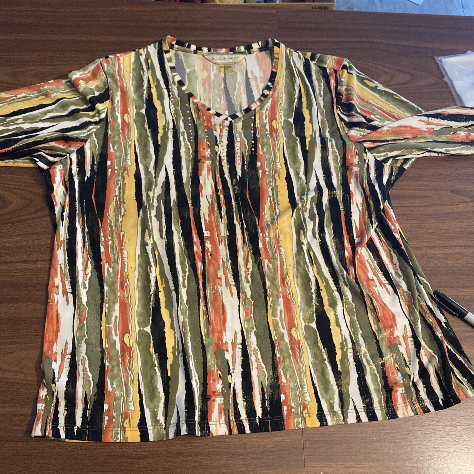 Alison Daly women’s large top multicolored three-quarter sleeved V-neck