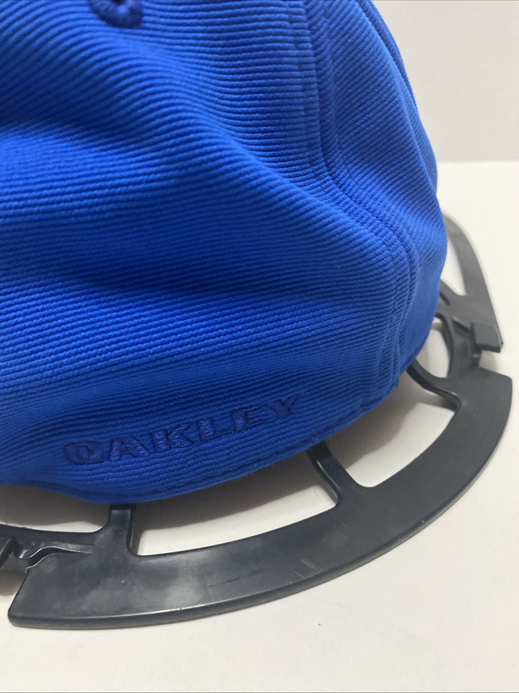 VINTAGE Oakley Hat Cap. Flex S/M Blue White Hydrolix Metal Logo.