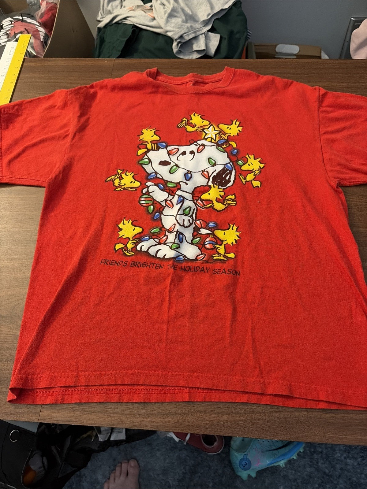 Vintage Peanuts Snoopy T Shirt Adult XL Red Friends Brighten The Holiday Season