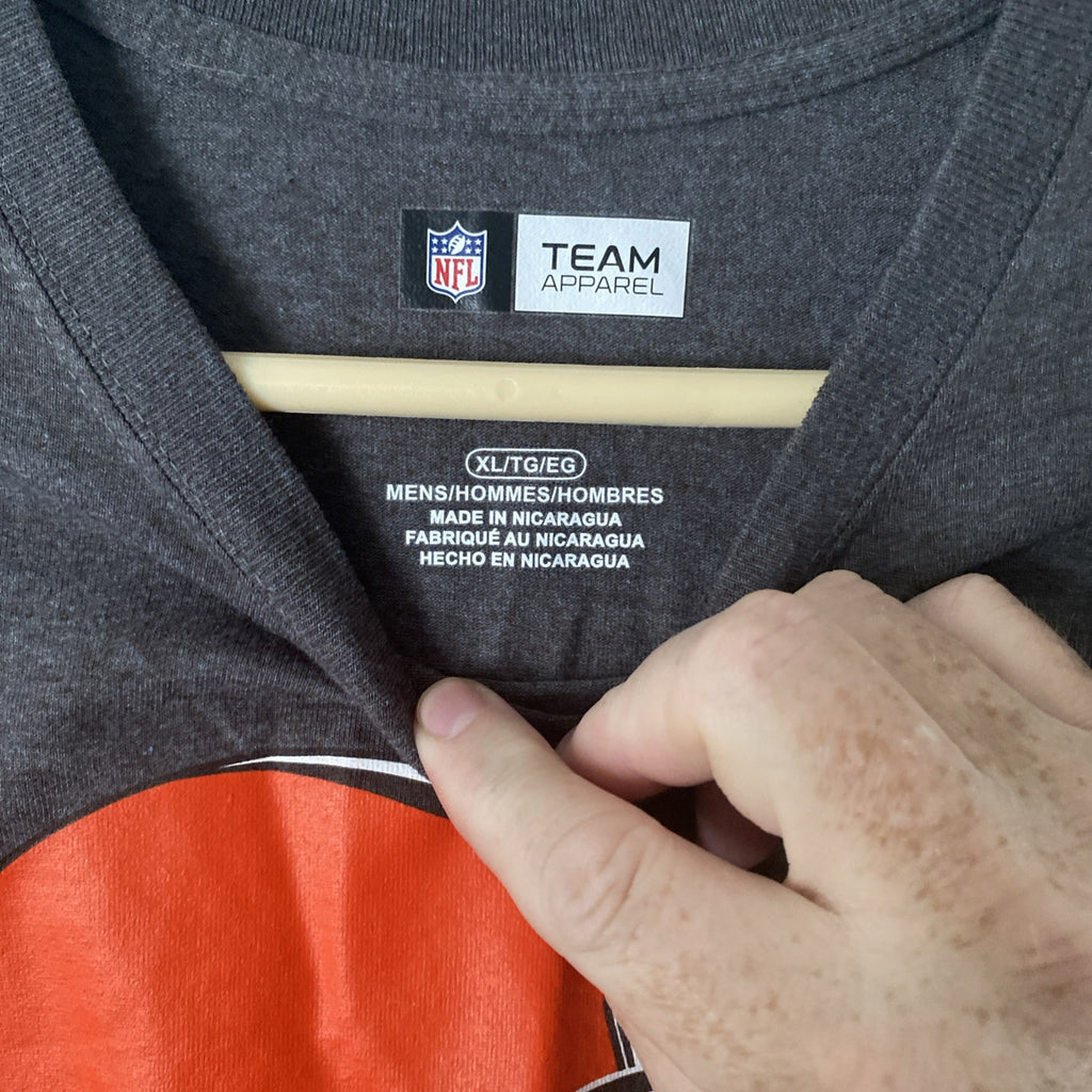 NFL Team Apparel Cleveland Browns Football Helmet SS Tee, Gray, Size XL