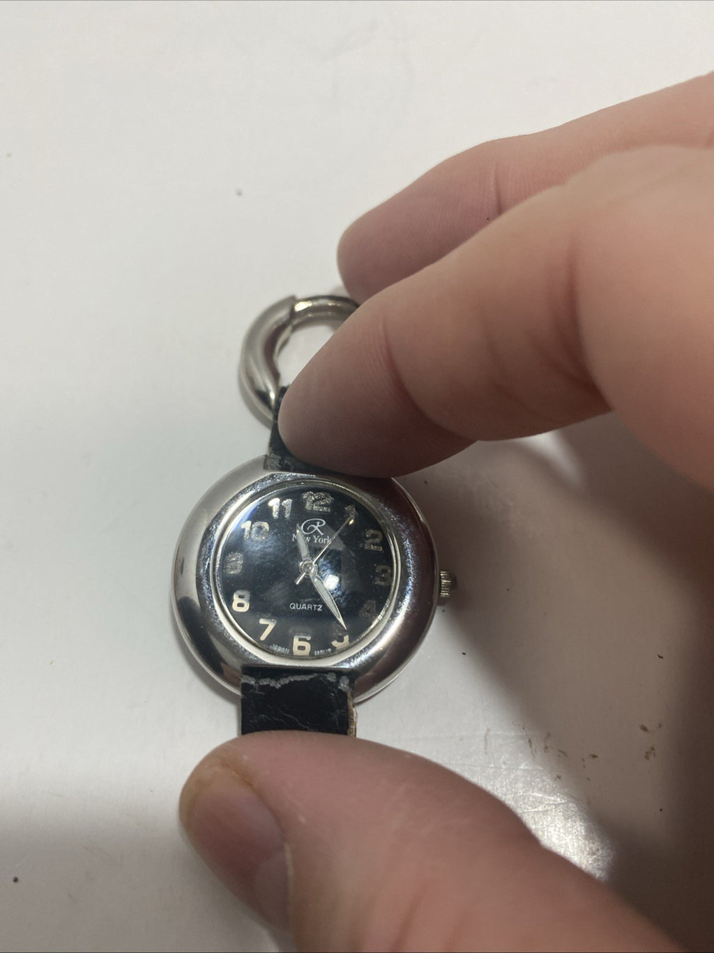 New York quartz wristwatch no band needs battery