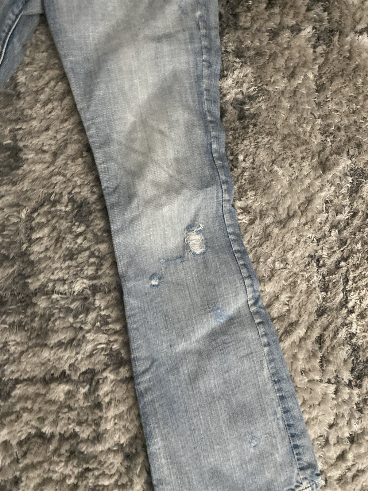 American Eagle Outfitters Women's Size 8 Distressed Jeans. Nice.