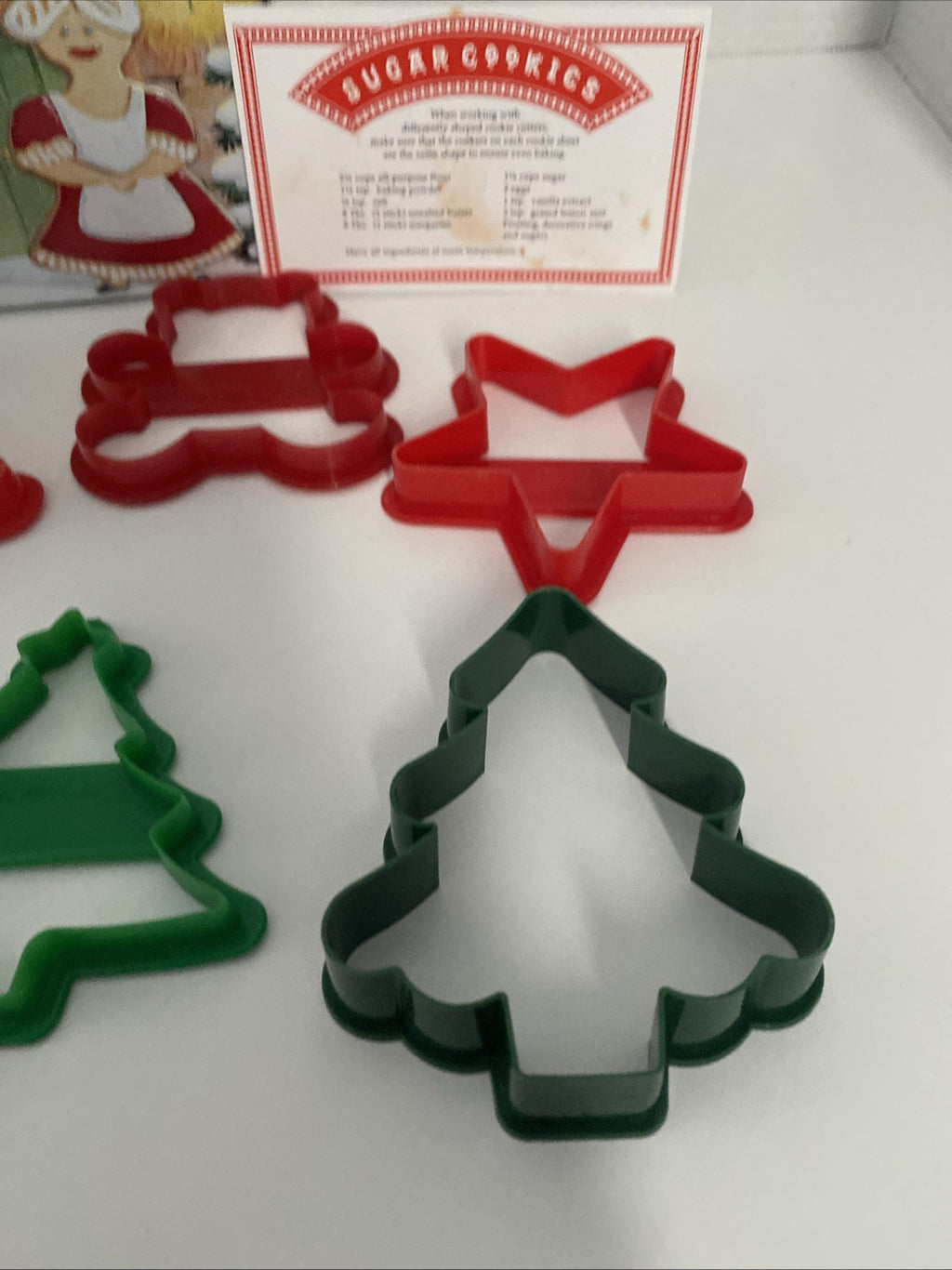 Williams Sonoma Santa's Cookie Workshop Cookie Cutters Decorative Tin 7 Cutters