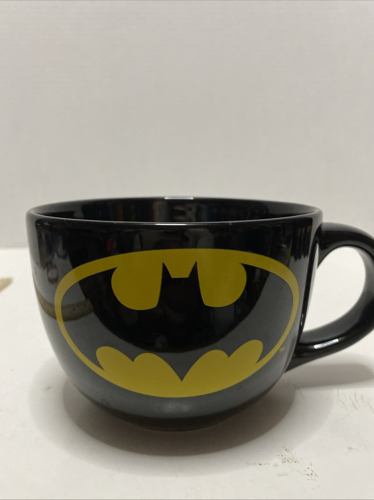 Batman Very Large Cup Coffee Soup 24 ounces Black Yellow Ceramic DC Comics 