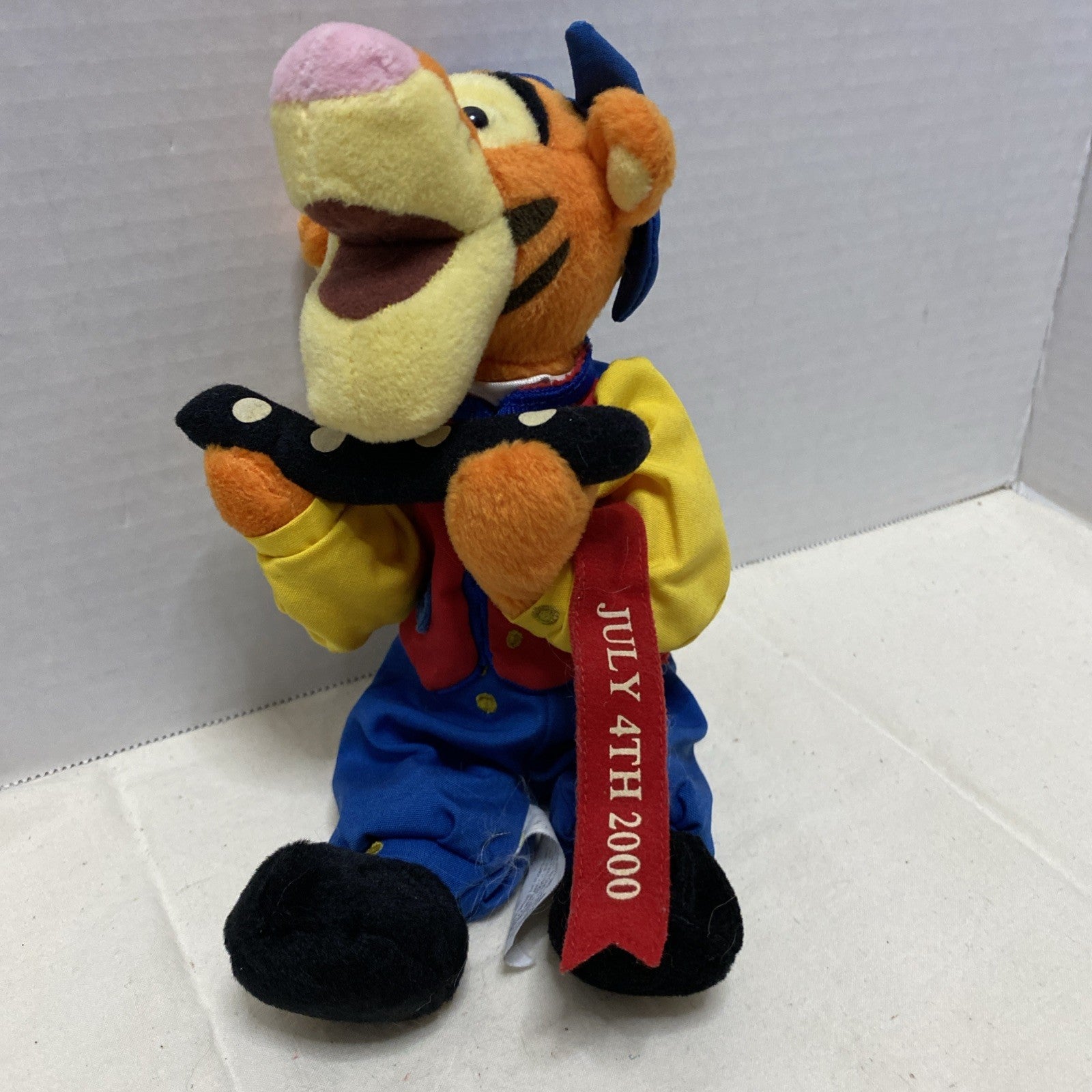 DISNEY TIGGER Fourth of July 2000 Bean Bag Plush 9" WDW