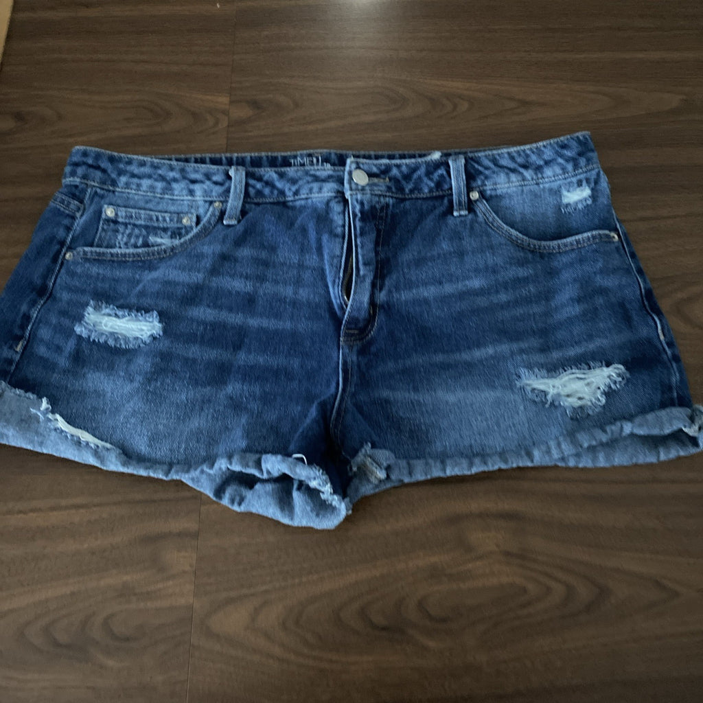 Time in true women’s high-rise shorts size 18 distressed