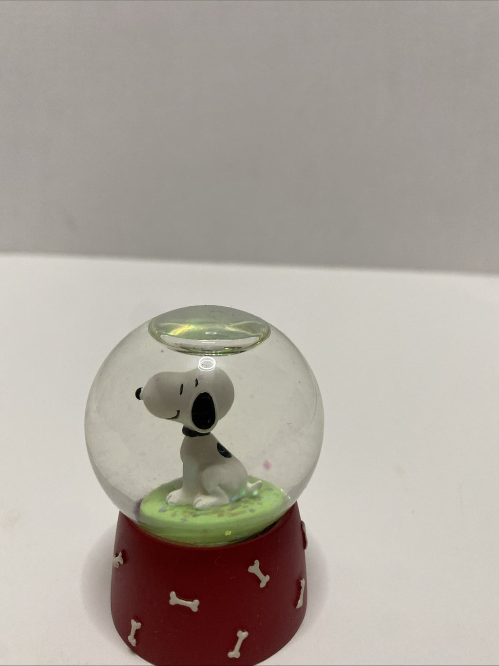 SNOOPY SNOW GLOBE  UNIQUE  RED BASE "SNOOPY" WITH DOG BONES  
