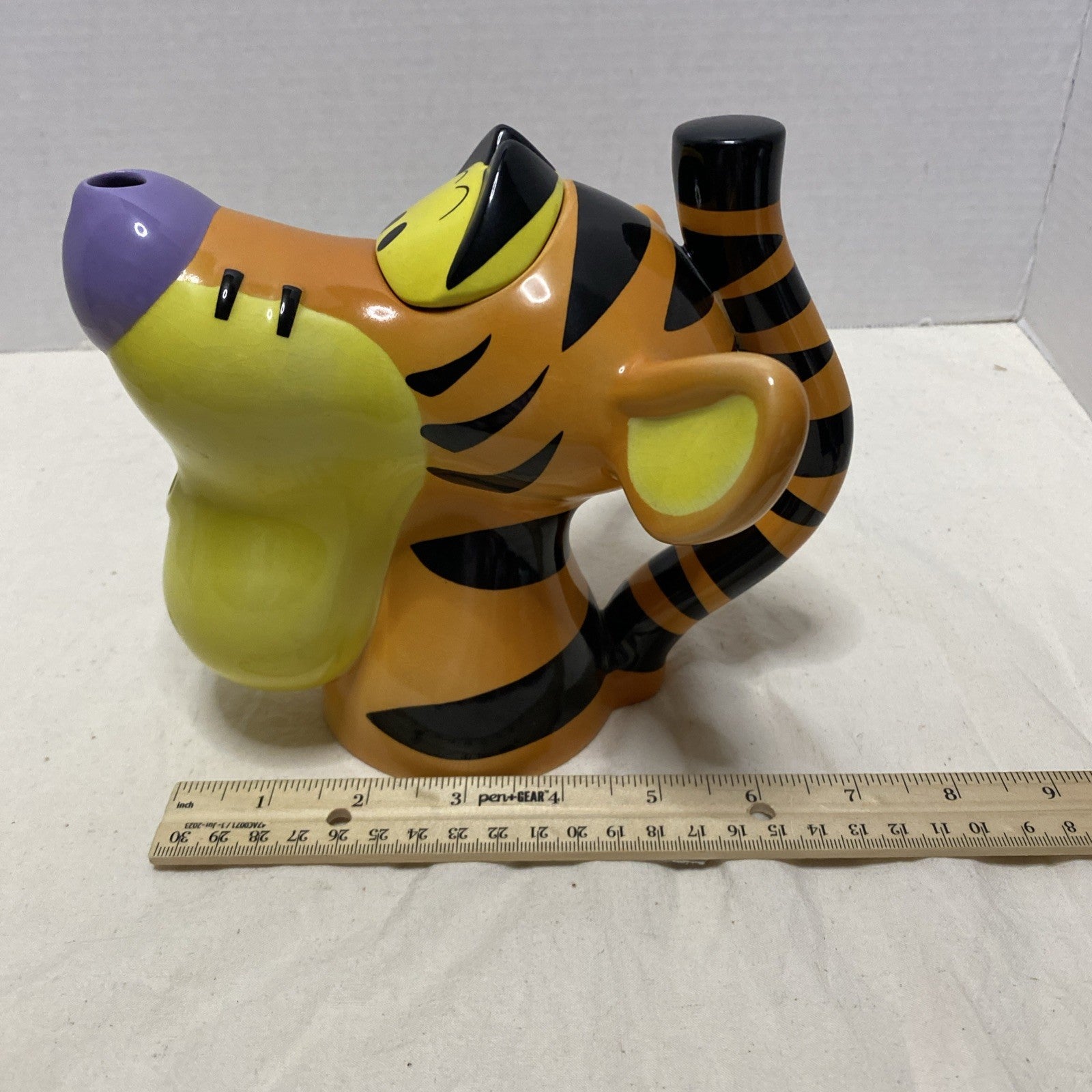 VTG DISNEY CHARACTER SHOWCASE TIGGER'S HEAD TEAPOT 2001 Limited Edition