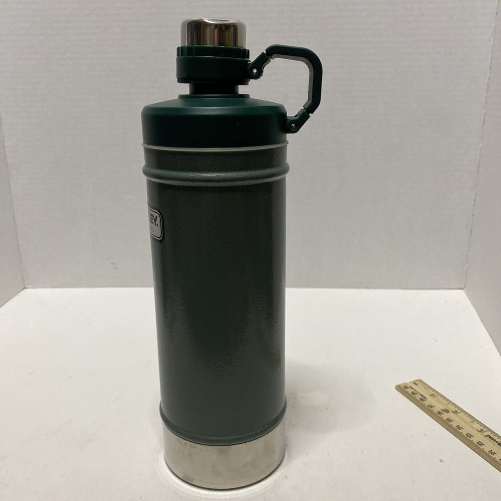 Stanley Classic Vacuum Insulated Bottle Thermos Green 21oz - Pre-Owned