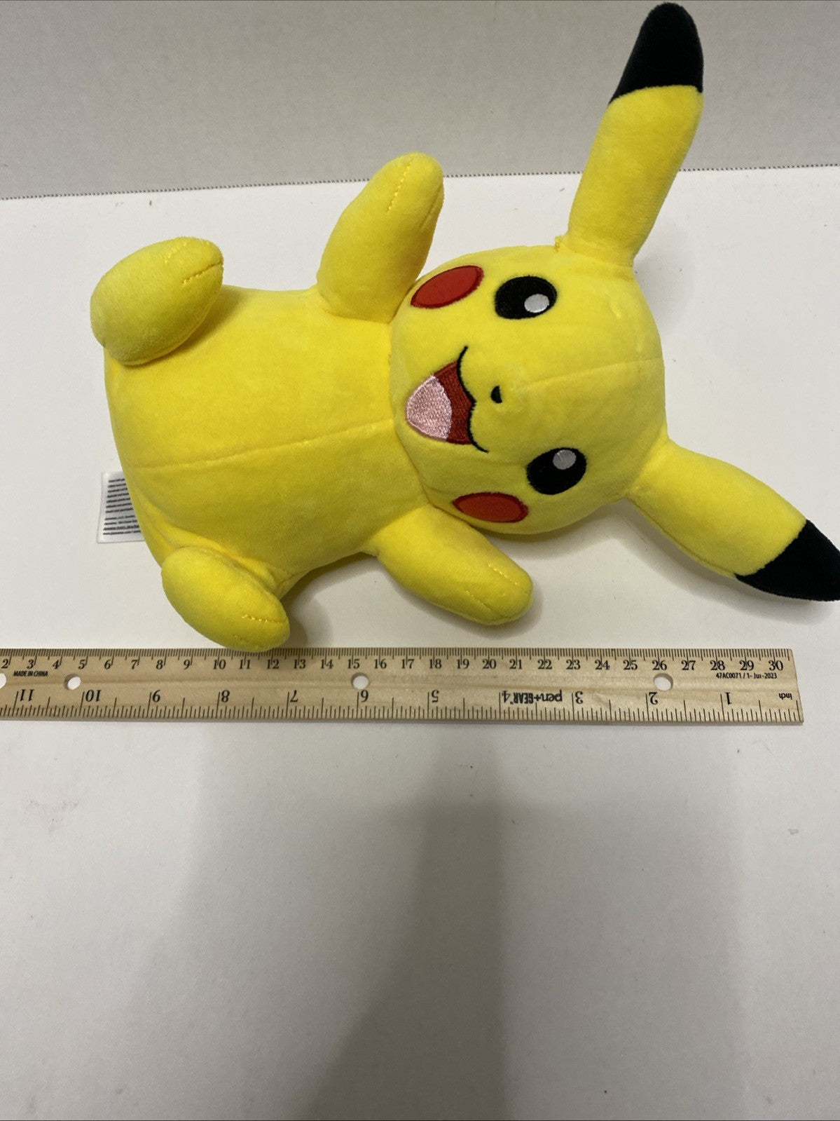 Pokemon Pikachu Plush 8" TOMY Pokémon Wave Yellow Plush Toy