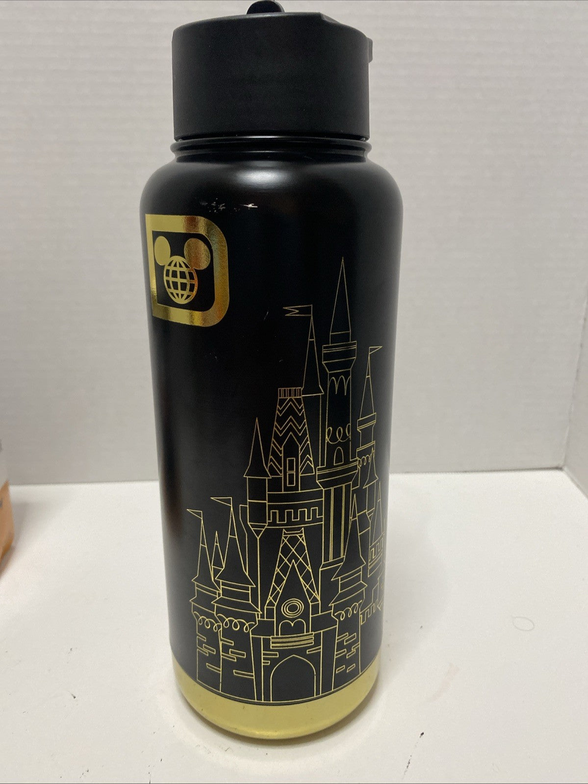 Walt Disney World Cinderella Castle Black & Gold Outline 31.5 oz Tumbler Bottle