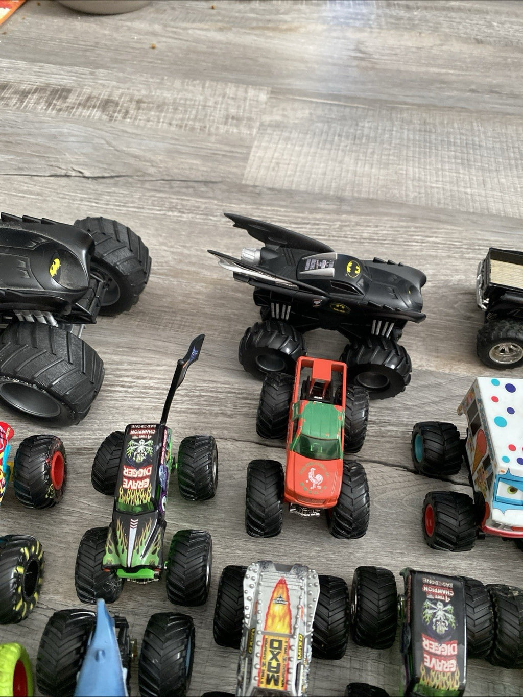 Hot Wheels 1:64 Monster Jam 4x4 Trucks - 37 Cars Batman, Grave Digger, And More