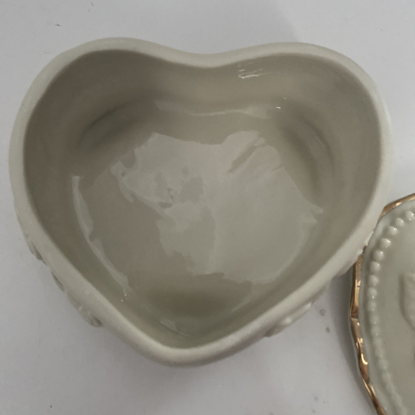 Heart Shaped Trinket Jewelry Box with Lid Ivory Gold Trim Roses