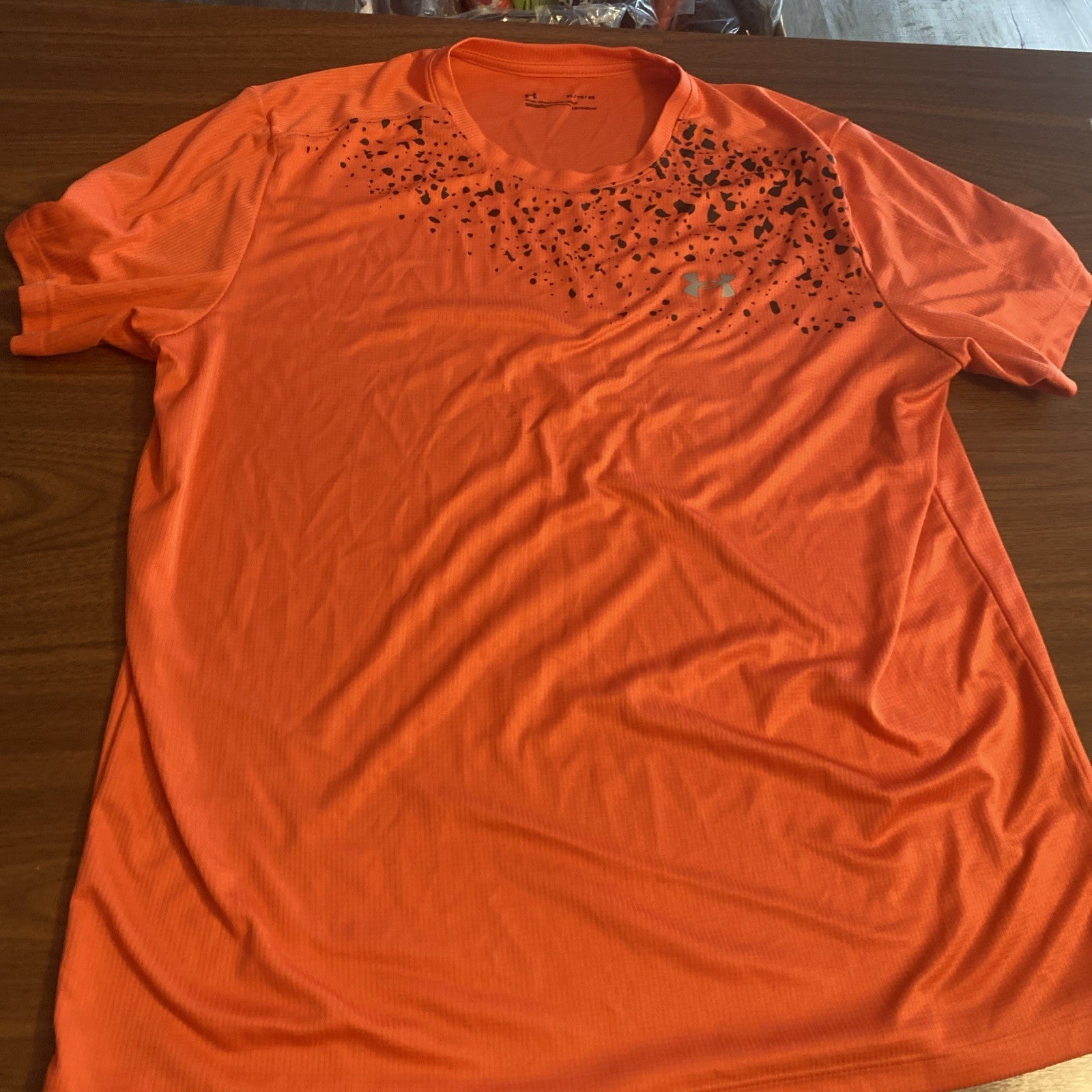 Men’s Under Armor Large Shirt 