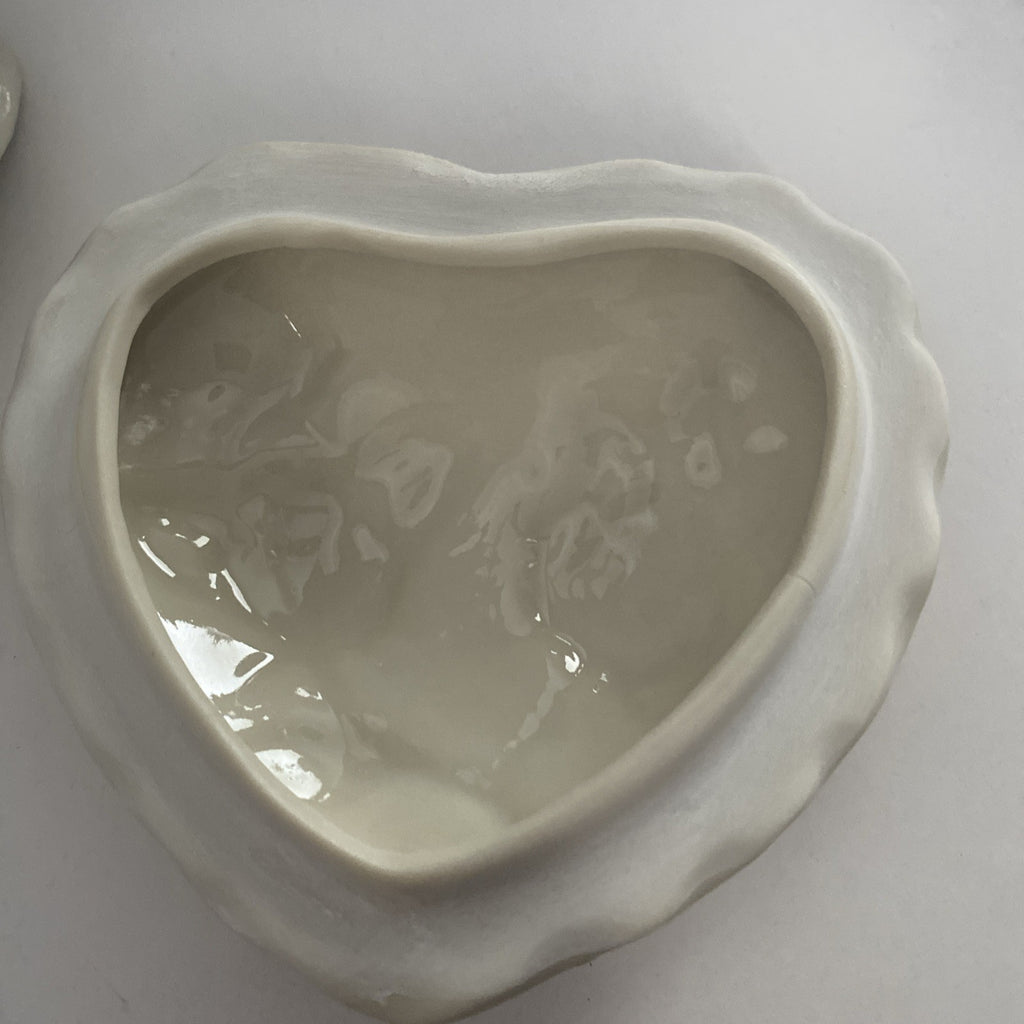 Heart Shaped Trinket Jewelry Box with Lid Ivory Gold Trim Roses