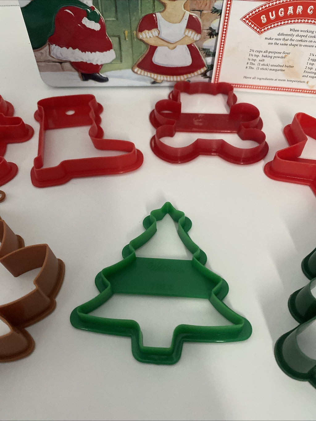Williams Sonoma Santa's Cookie Workshop Cookie Cutters Decorative Tin 7 Cutters