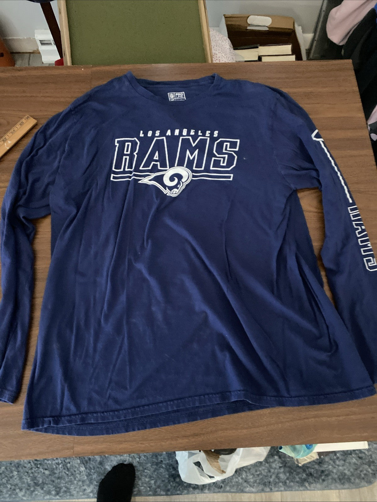 Pro line fanatics extra large Los Angeles Rams long sleeve T-shirt blue