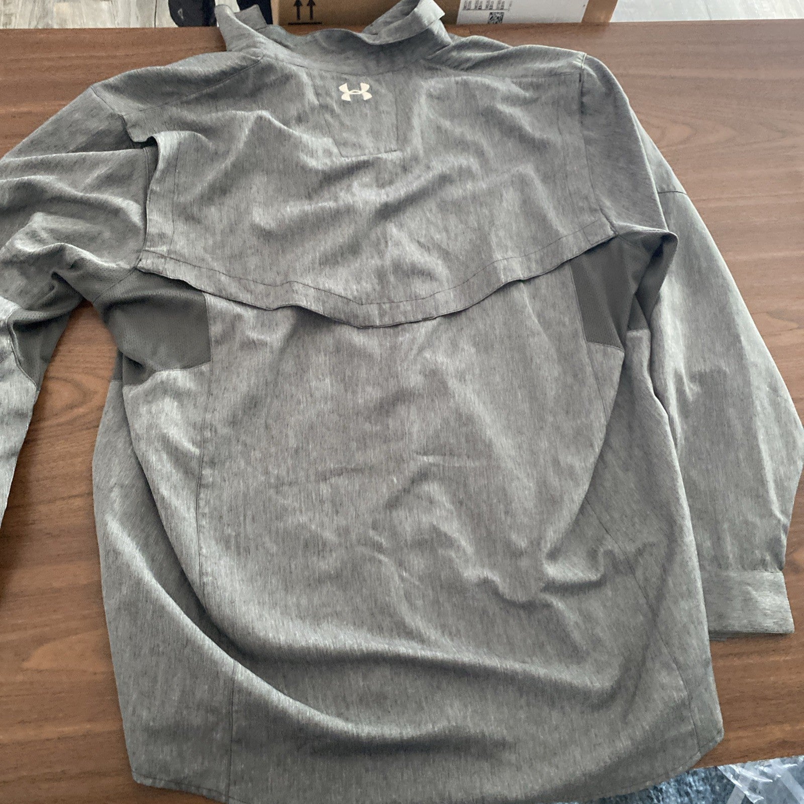 Under Armour extra-large men’s full button up long sleeve gray shirt