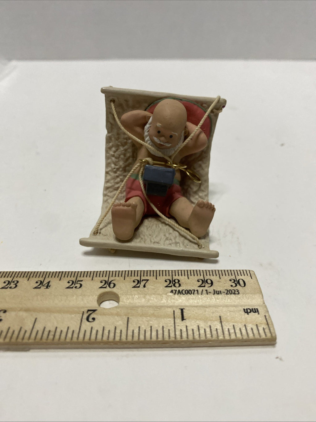 1989 Hallmark Keepsake Ornament "TV Break"
