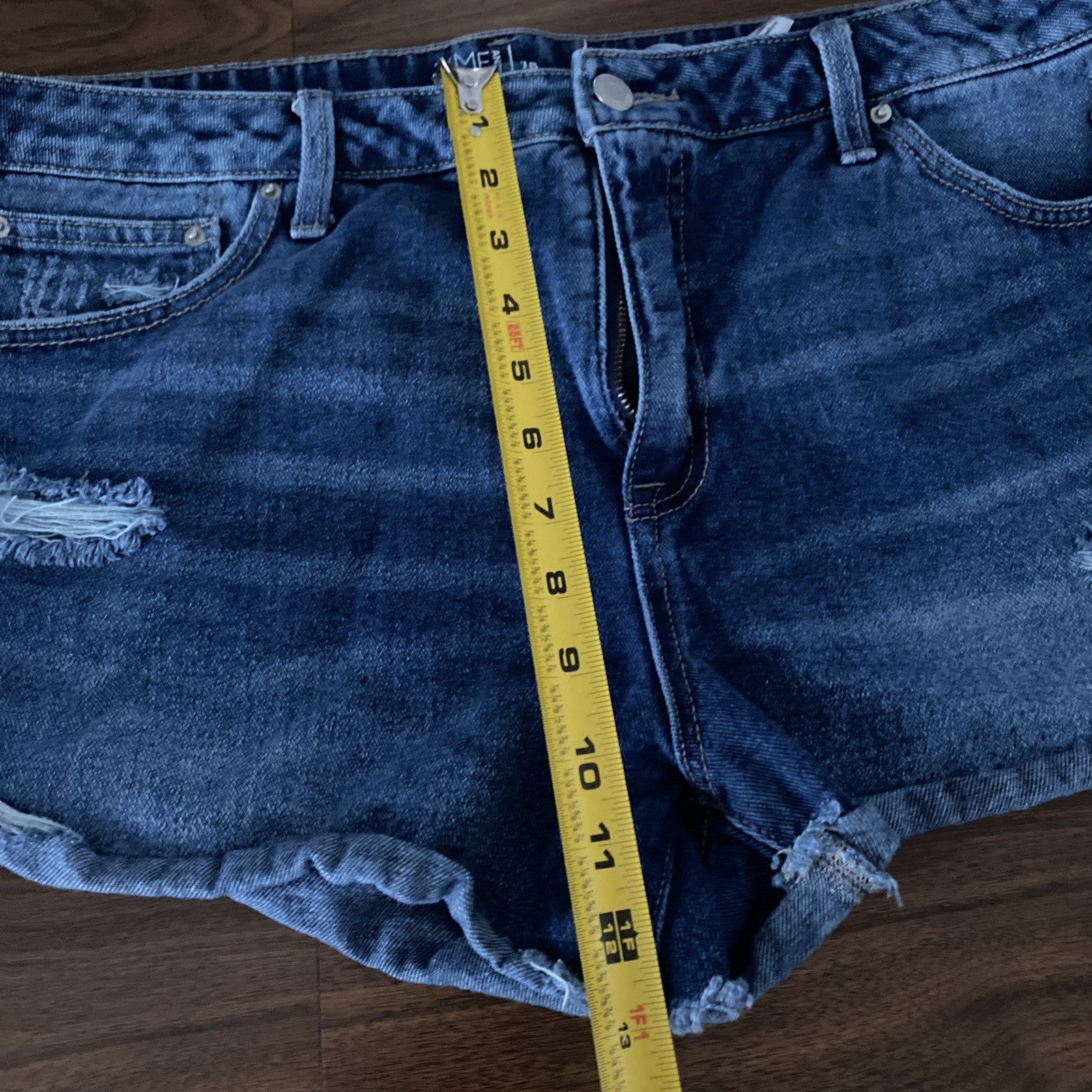 Time in true women’s high-rise shorts size 18 distressed