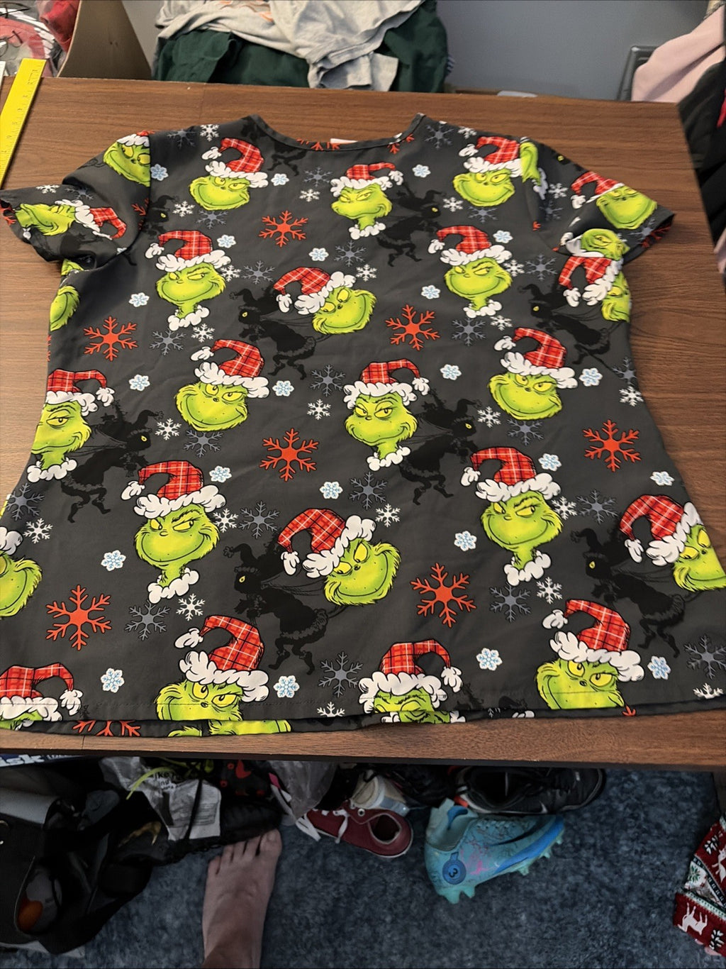 DR. SEUSS Women's Scrub Top Christmas The Grinch Short Sleeve Pockets XXL
