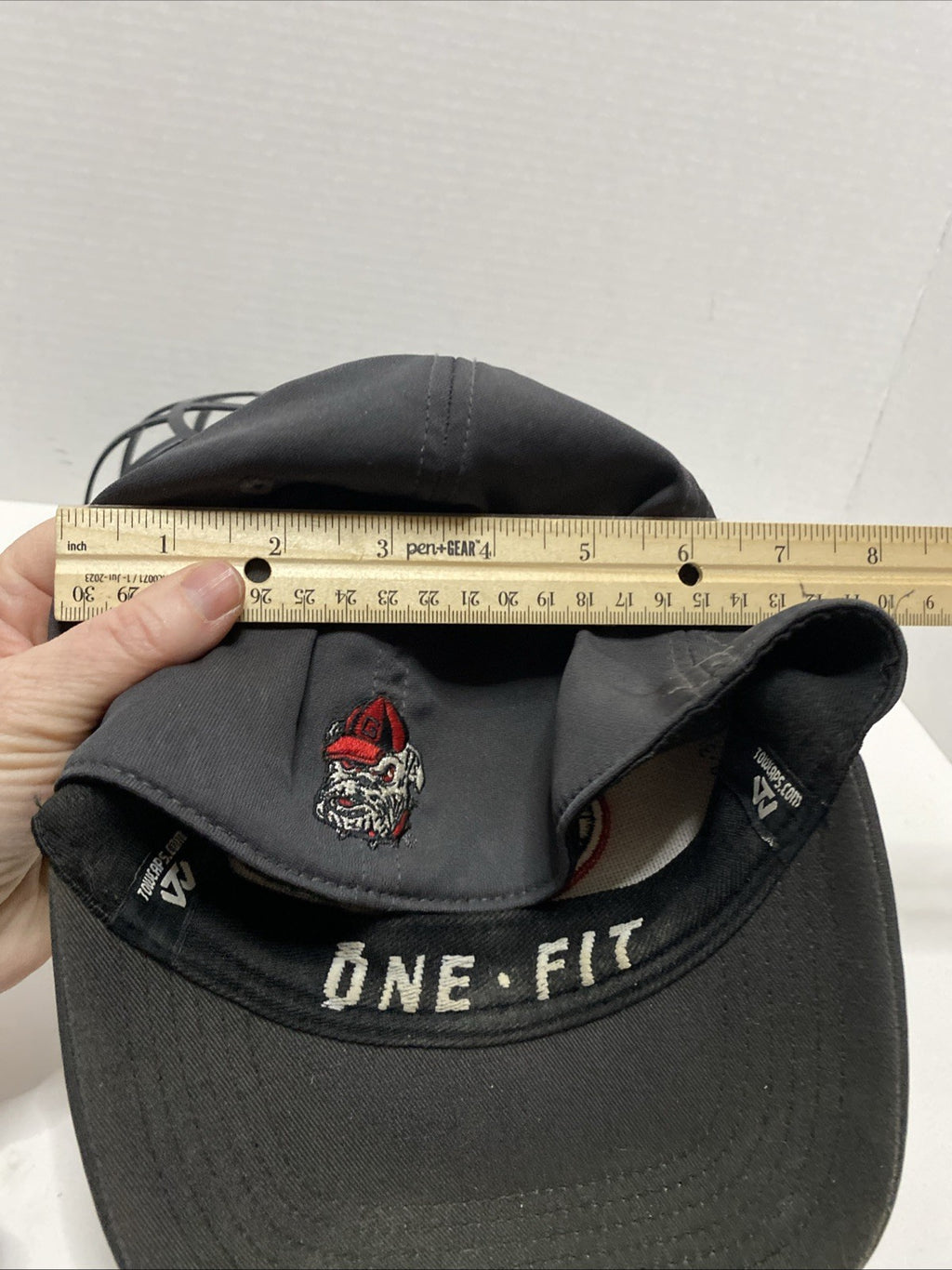 Georga Bulldogs Grey/ Red Hat Cap 6.5-6 7/8 Top of the World TowCaps One Fit
