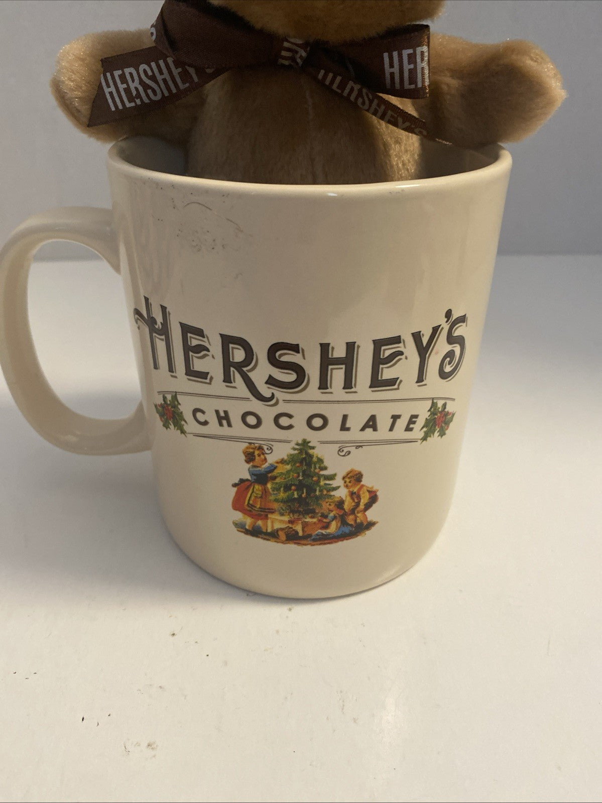 HERSEY’S CHOCOLATE 32 OUNCE CHRISTMAS MUG W/GALLERIE PLUSH REINDEER
