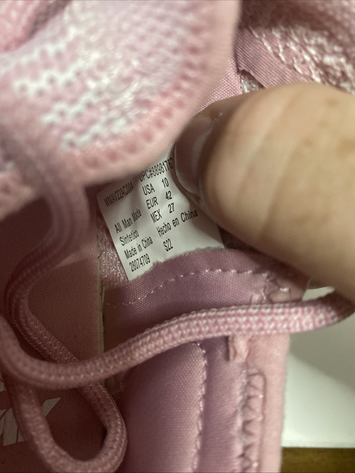 Avia women’s size 10 pink super lightweight tennis shoes