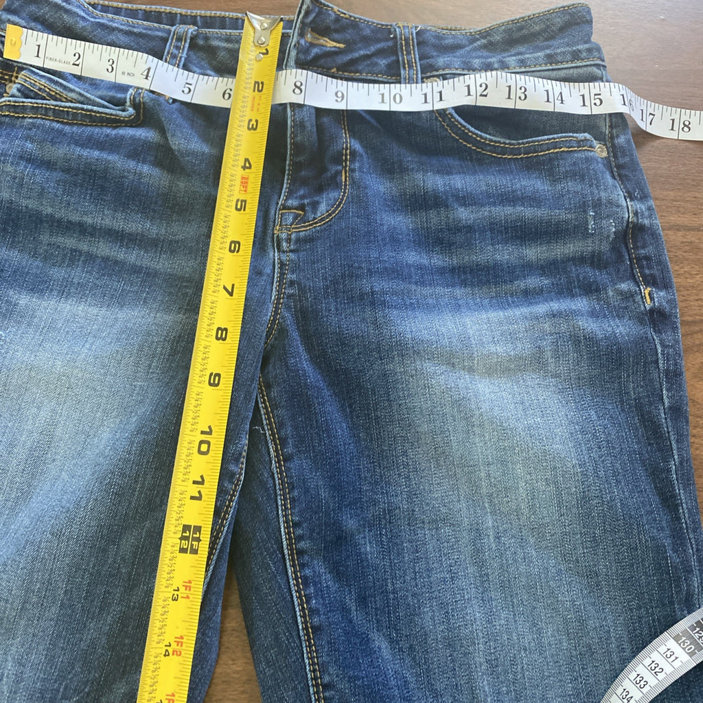 Maurices Jeans Womens 9/10 Blue Medium Wash Slim Straight Leg Distressed