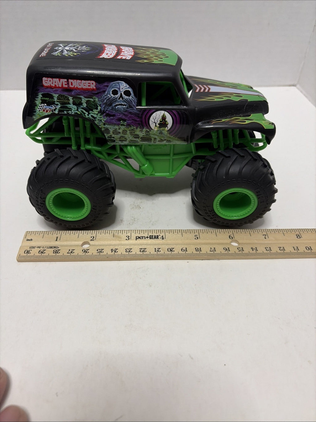 Hot Wheels Monster Jam Trucks Lot Of 2. 4”x7”. See Pic Batman And Grave Digger