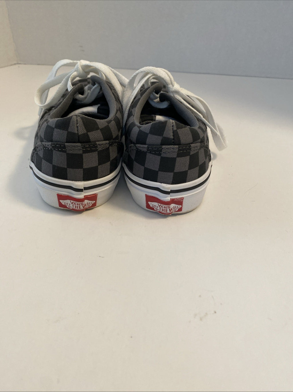 Vans Checkered Classic Skating Shoes, Youth 1.0/EU 31.5 (Grey/Black)