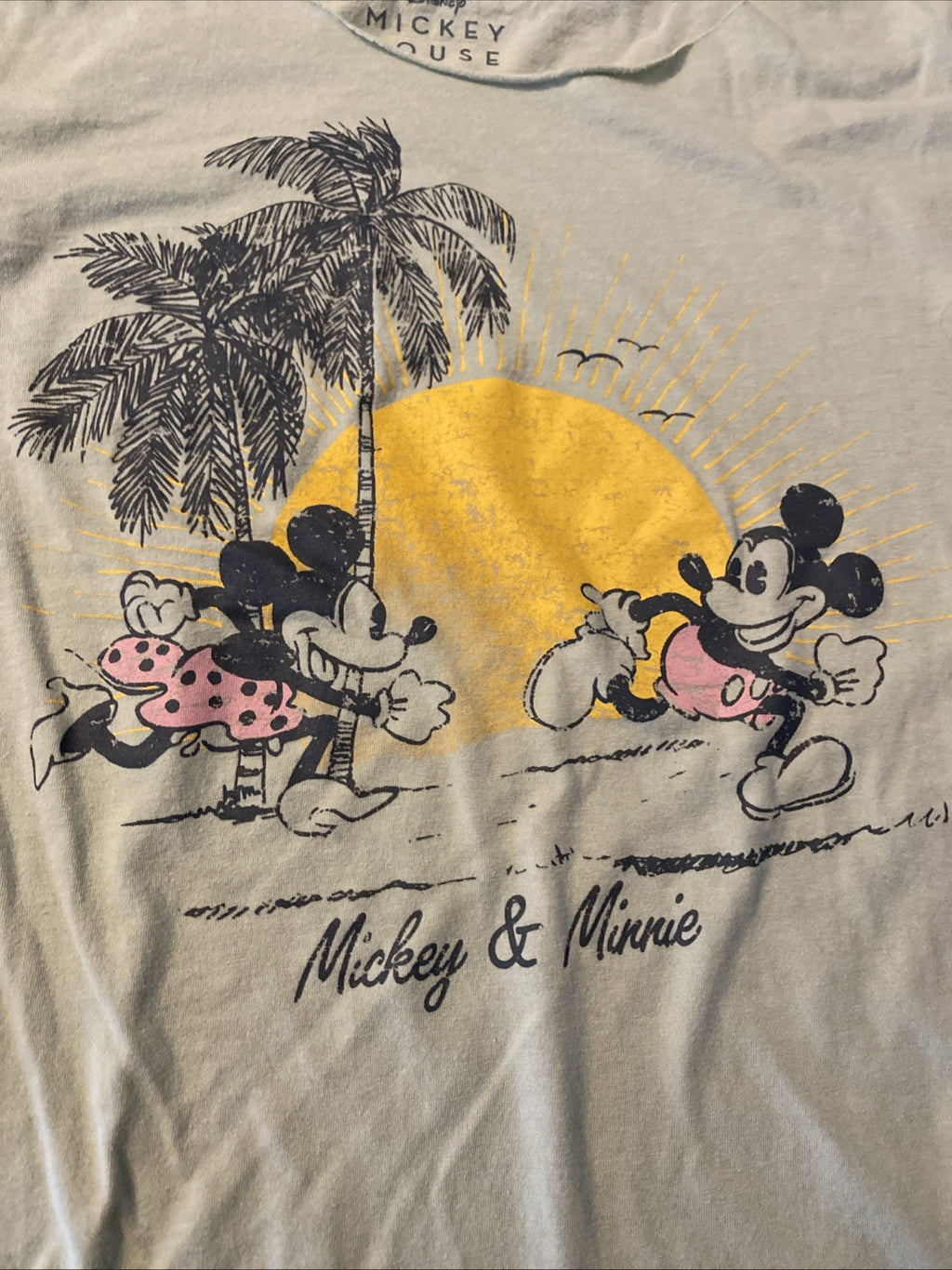 Disney Mickey and Minnie Mouse On Beach Women's Large Green Graphic T-Shirt Pics