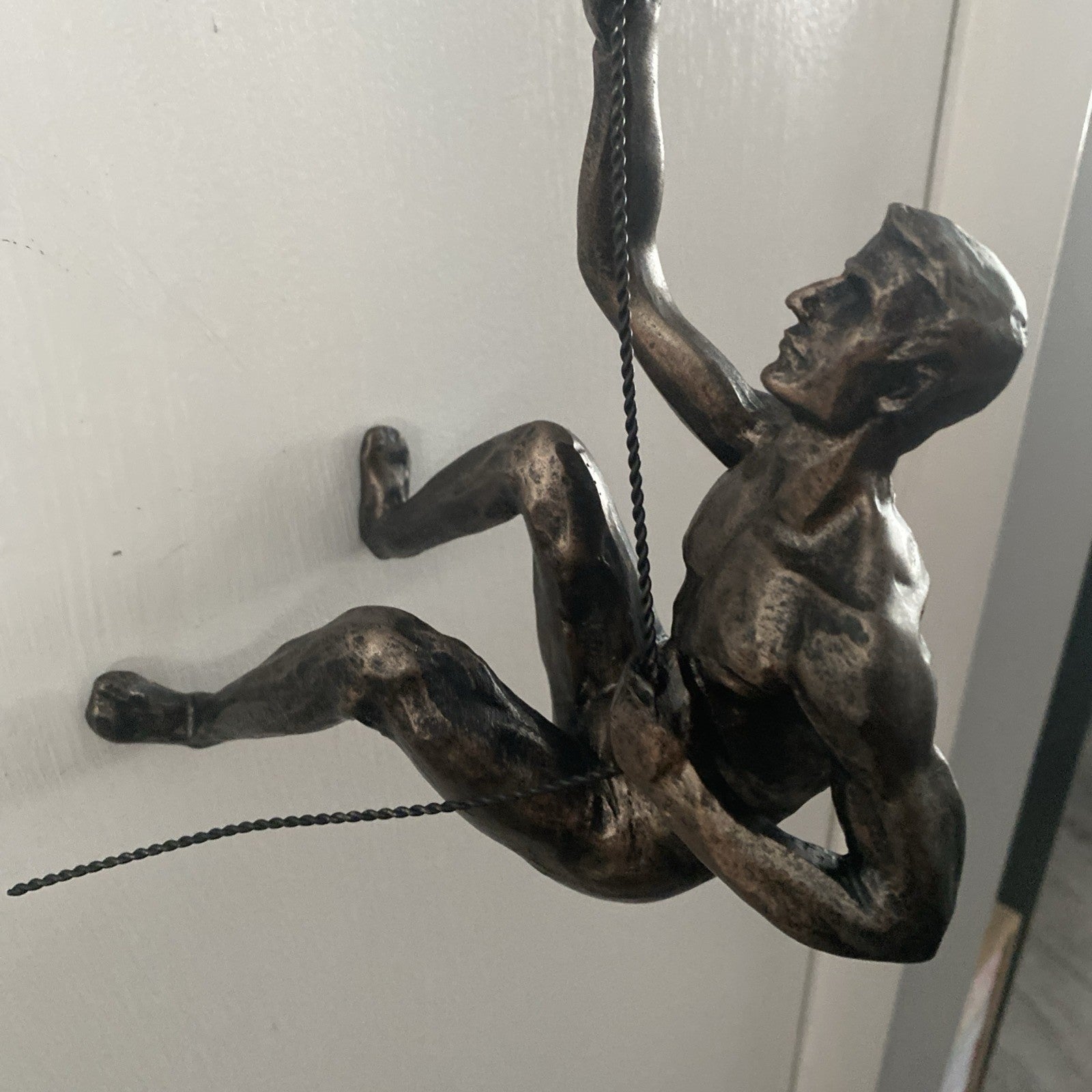 Modern Hanging Wall Figurines 'The Alpinist', Retro Stylish Resin Statue