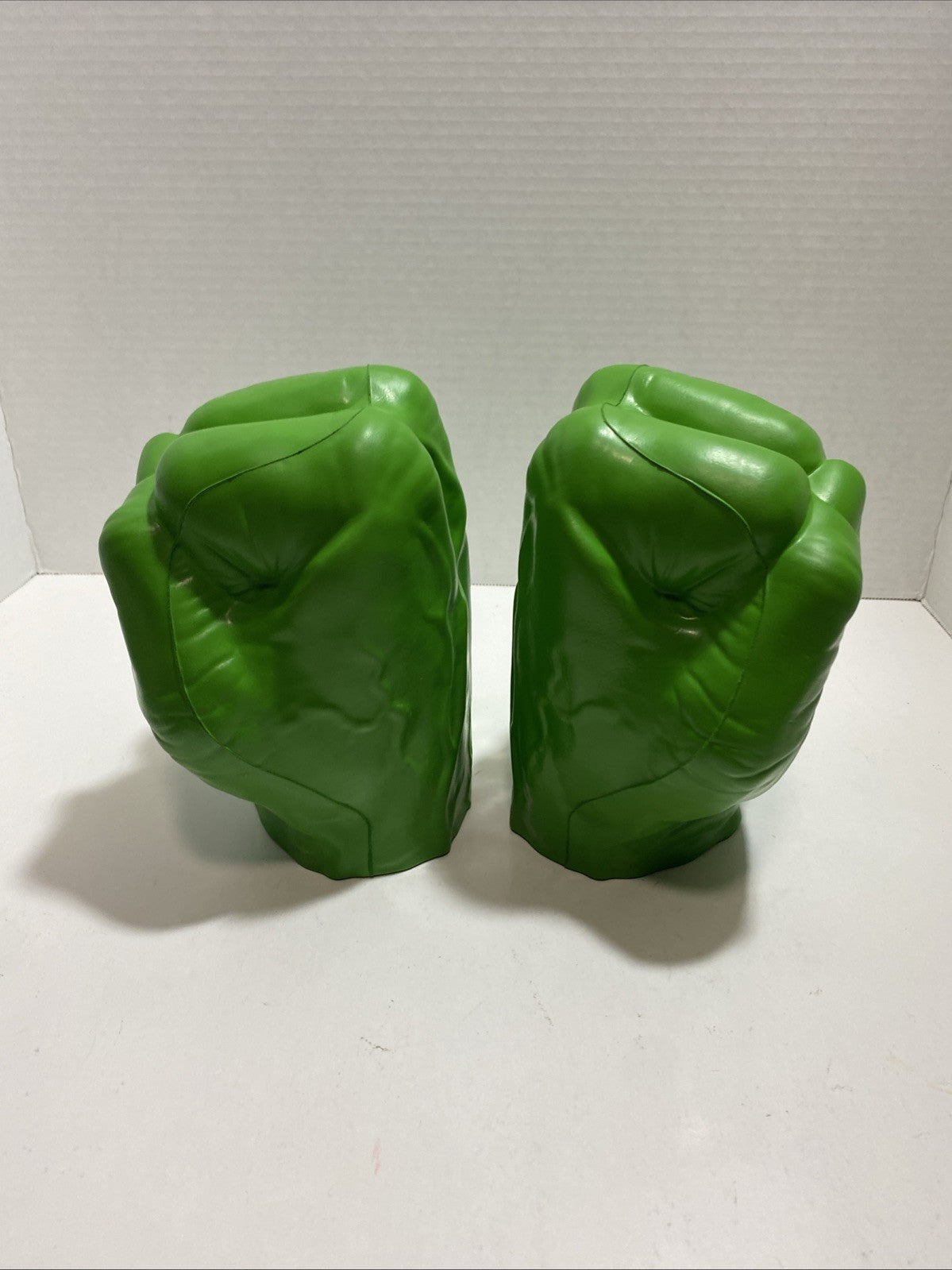 Avengers The Incredible HULK SMASH FISTS Hasbro Marvel 2023 Foam Hands