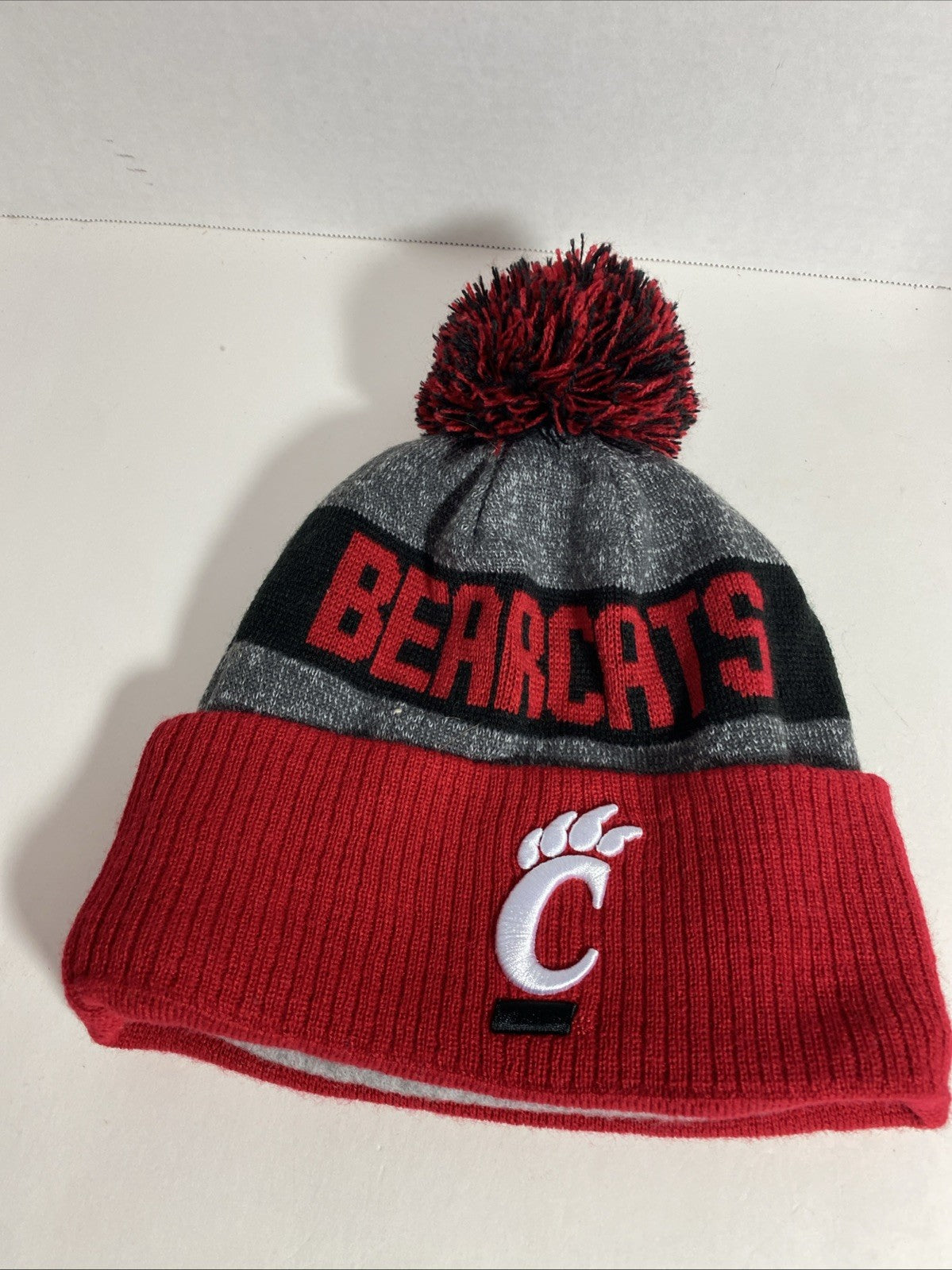 New Era Cincinnati Bearcats Beanie Red Black Hat Cap Pom Snow Ski  NCAA