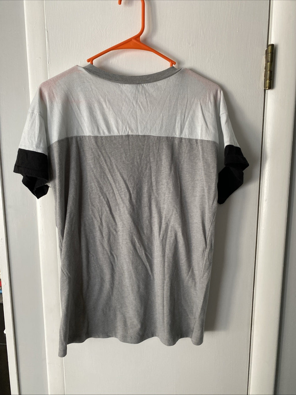 VICTORIA SECRET PINK V NECK COLOR BLOCK LOGO SHIRT! GRAY WHITE & BLACK! Size Sm