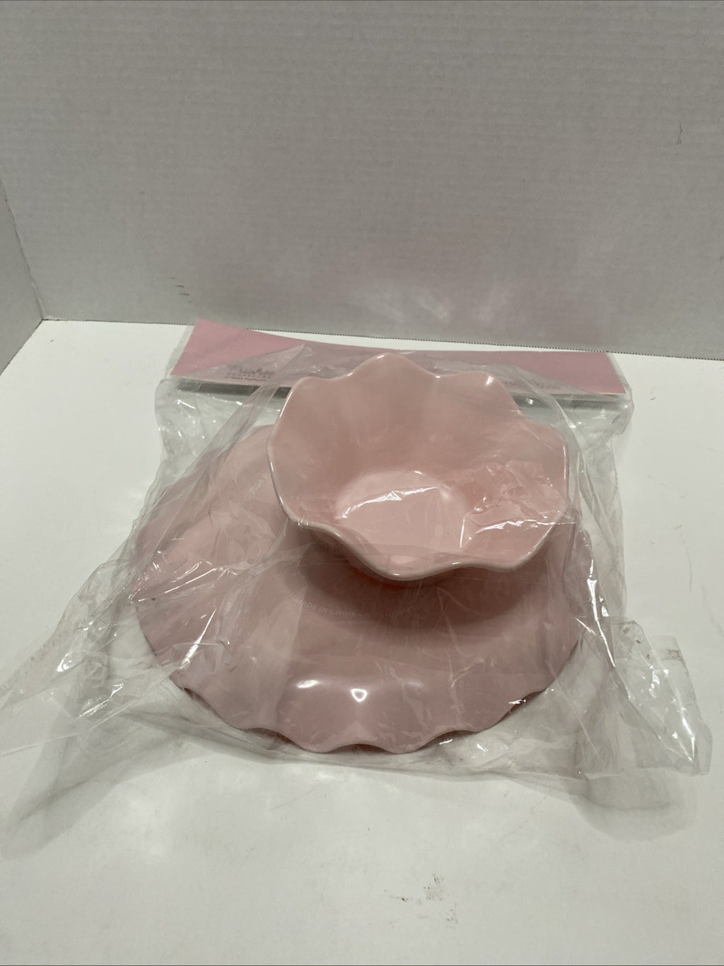 Pusheen Cake Stand  Winter 2024 Christmas Snowglobe