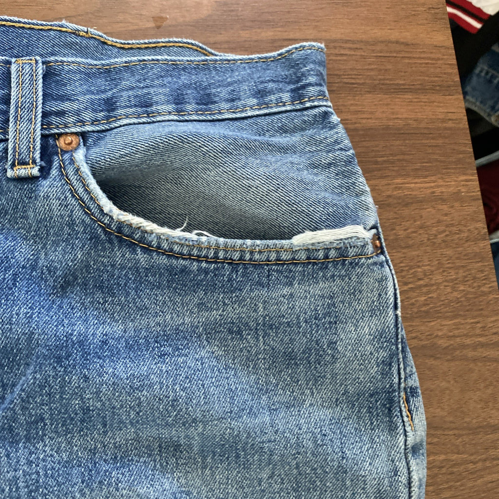 Levi’s 505 Vintage Mens Straight Leg Blue Jeans • Size 38 x 32 Free Shipping
