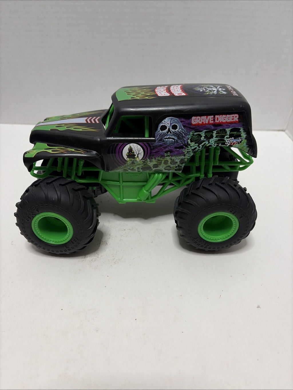 Hot Wheels Monster Jam Trucks Lot Of 2. 4”x7”. See Pic Batman And Grave Digger