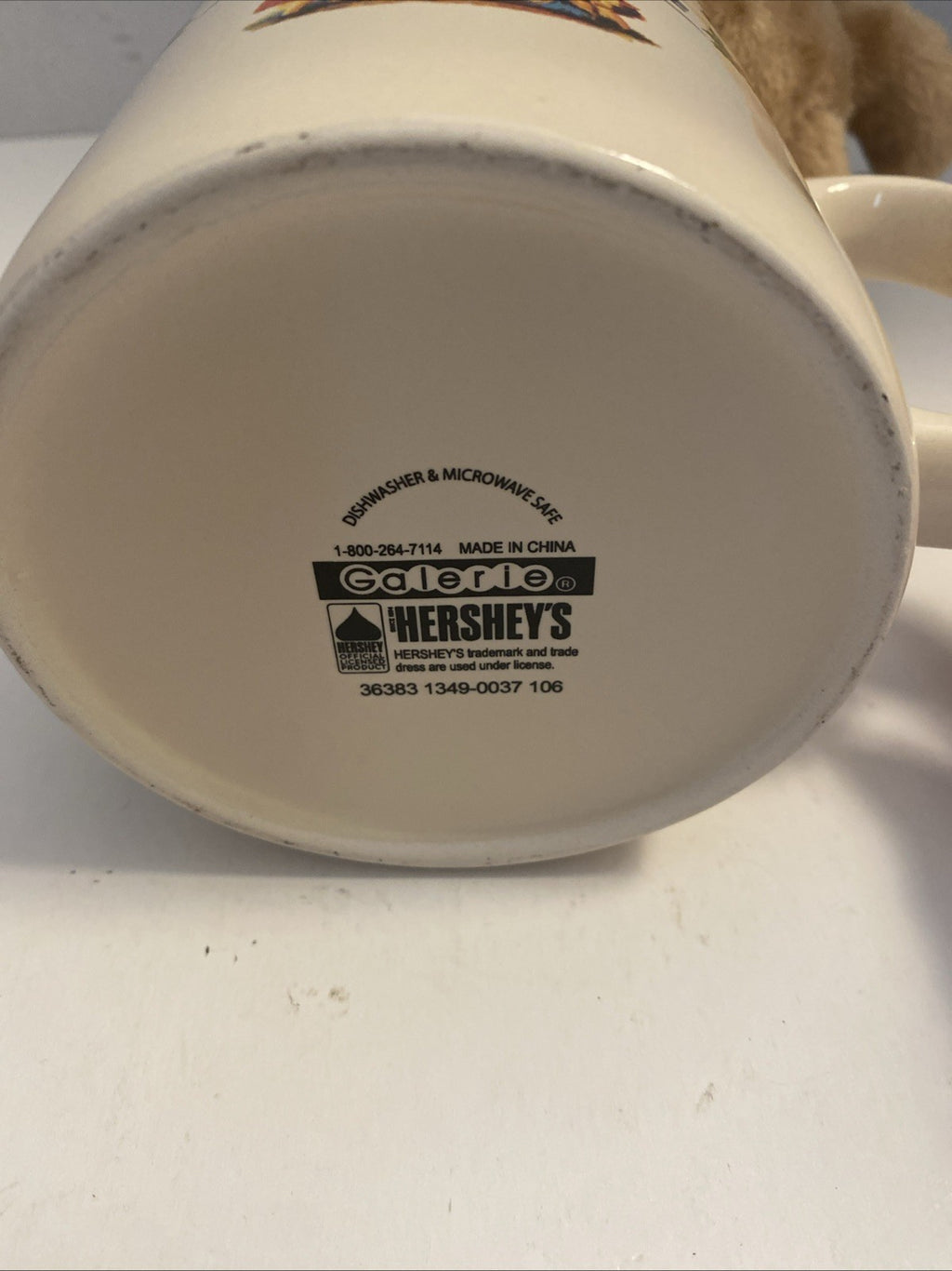HERSEY’S CHOCOLATE 32 OUNCE CHRISTMAS MUG W/GALLERIE PLUSH REINDEER