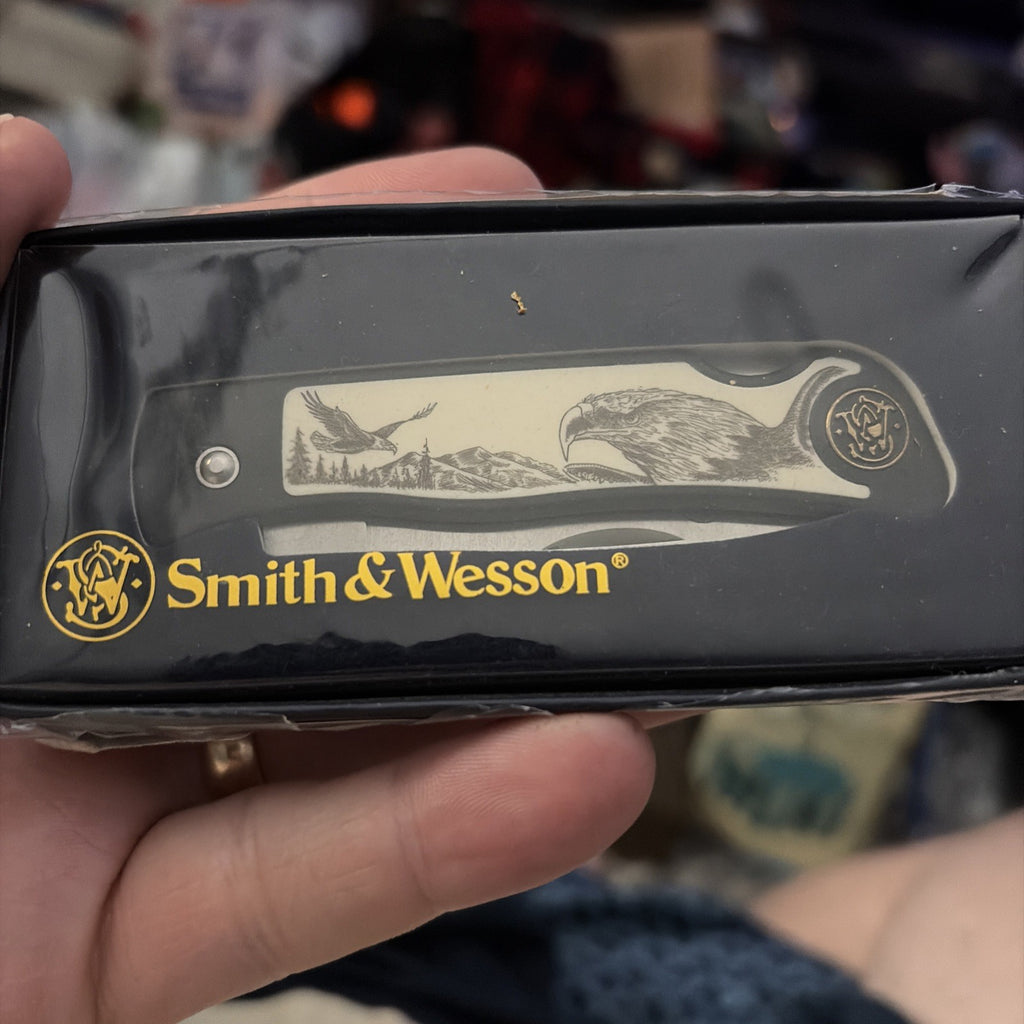 Vintage S&W Smith & Wesson BALD EAGLE Scrimshaw Knife Layden Essex