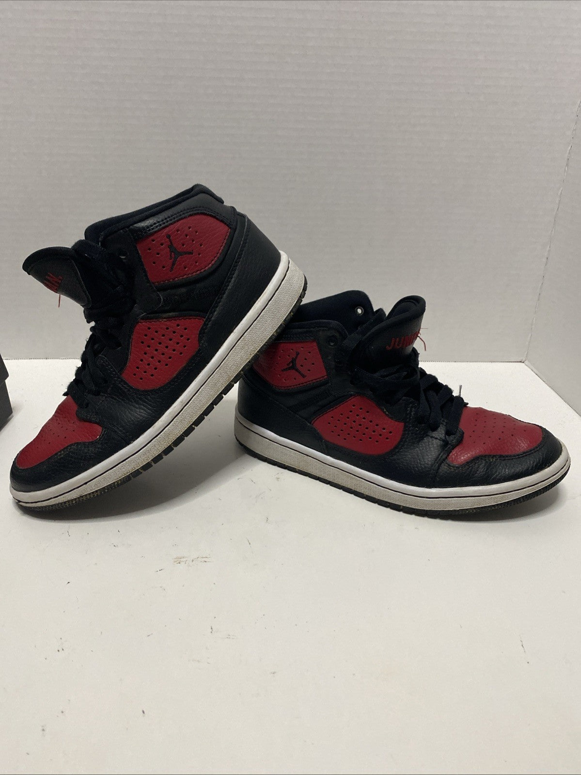 Jordan Men's Access  Red Black Lace Up Basketball Shoes - Size 5Y