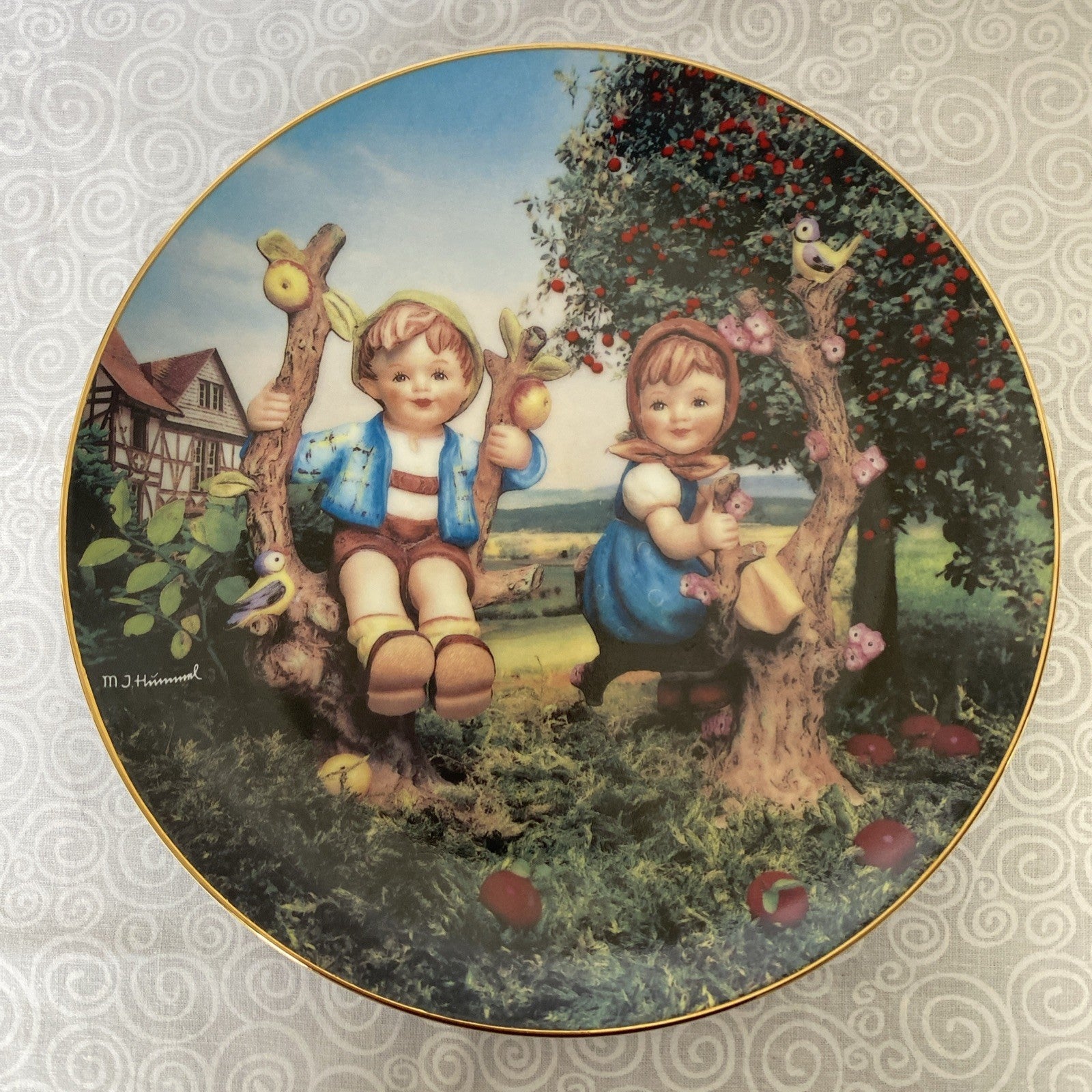 Hummel Apple Tree Boy & Girl Little Companions Collector Plate Danbury Mint