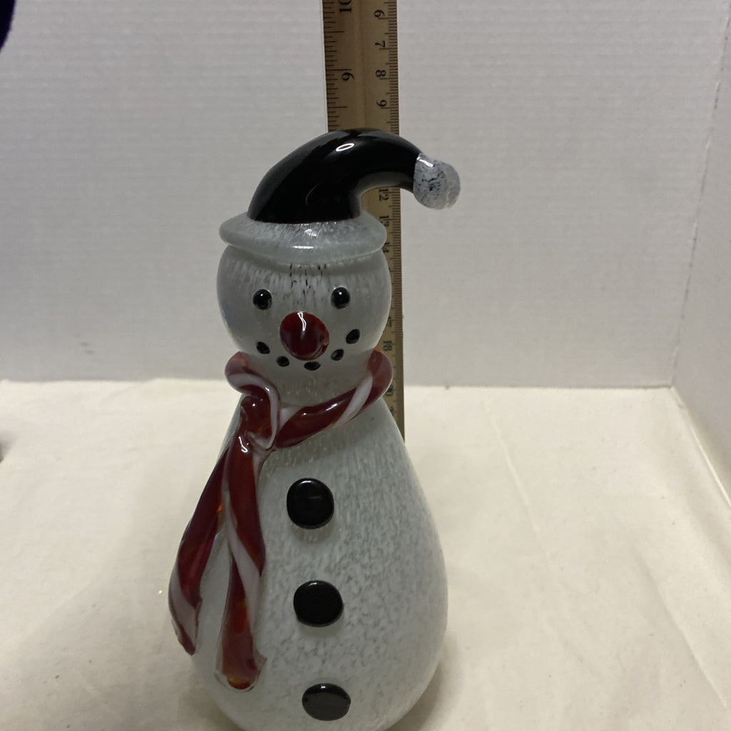 HAND BLOWN GLASS XMAS SNOWMAN W/BLACK HAT & PEPPERMINT SCARF