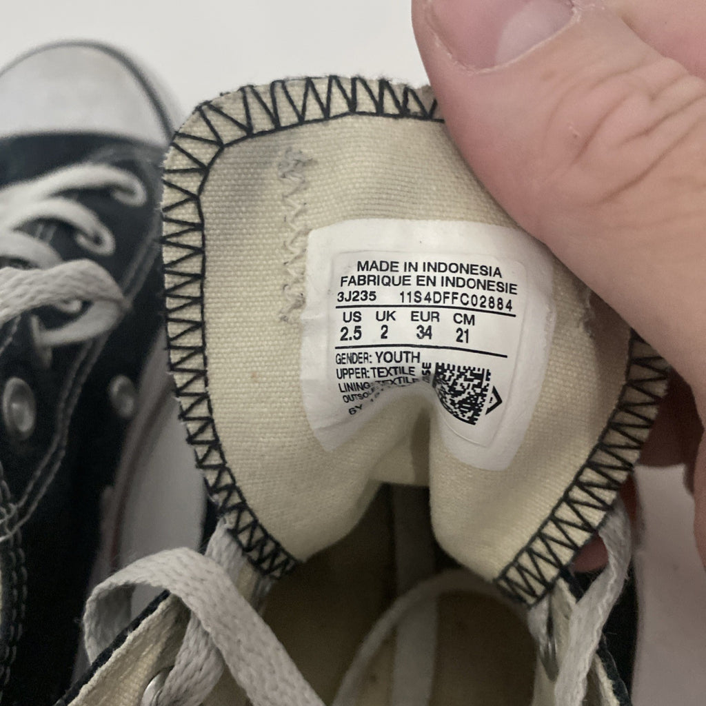 Converse All Stars Black And White Sneakers Shoes - Size 2.5